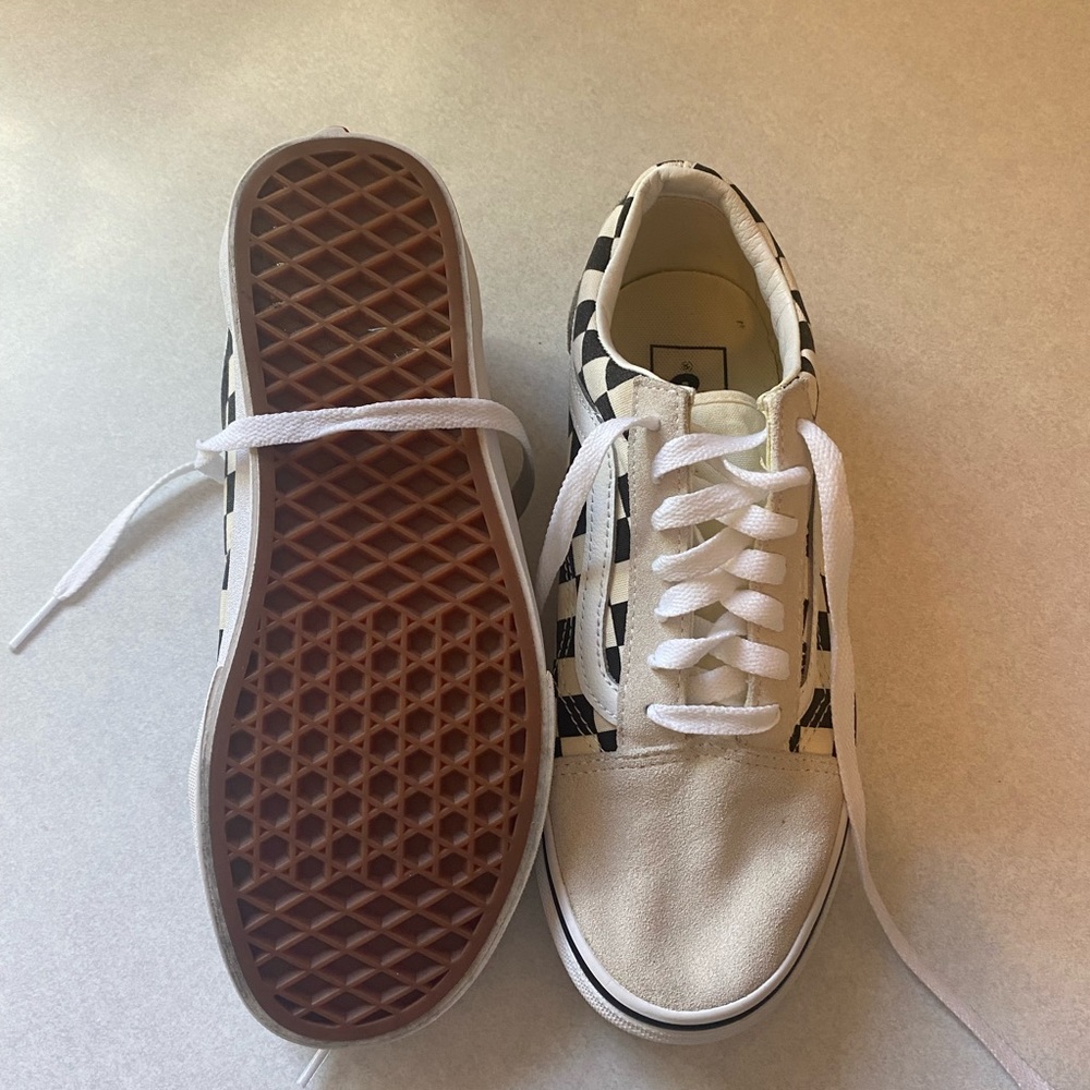 Vans - Picture 2 of 3